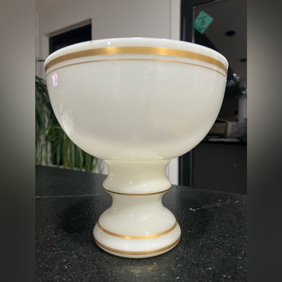 LARGE 9” WHITE PORCELAIN FOOTED BOWL / VASE / GOBLET WITH GOLD ACCENT - Picture 6 of 9